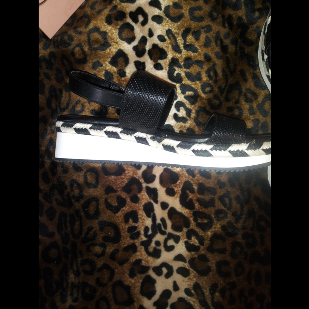 Kelly and Katie Black Sandals - Picture 6 of 10